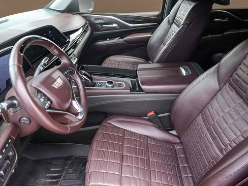Used 2022 Cadillac Escalade Sport Platinum w/ LPO, ONYX Package AWD/4WD image 9