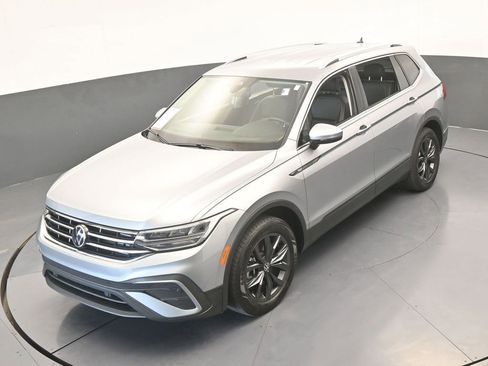 Used 2023 Volkswagen Tiguan SE image 47