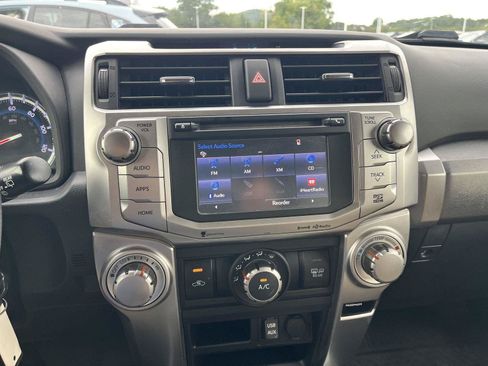 Used 2017 Toyota 4Runner SR5 AWD/4WD image 17