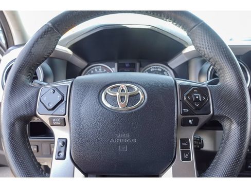 Used 2018 Toyota Tacoma SR5 RWD image 14