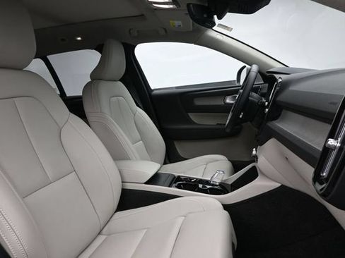 Used 2025 Volvo XC40 B5 Plus AWD/4WD image 33
