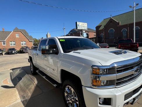Used 2019 Chevrolet Silverado 2500 High Country w/ Duramax Plus Package image 10