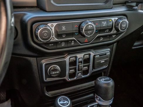 Used 2019 Jeep Wrangler Unlimited Sport S image 32