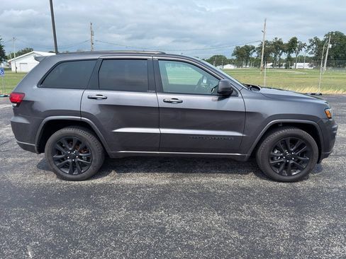 Used 2018 Jeep Grand Cherokee Altitude AWD/4WD image 13