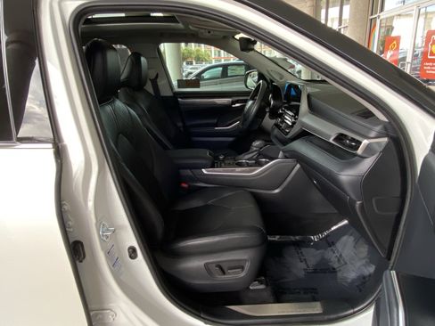 Used 2021 Toyota Highlander Platinum AWD/4WD image 45
