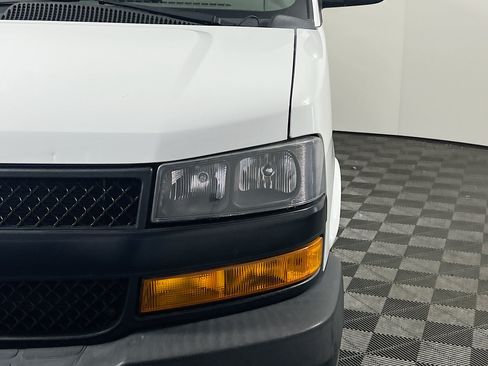 Used 2020 Chevrolet Express 3500 Extended w/ Driver Convenience Package RWD image 11
