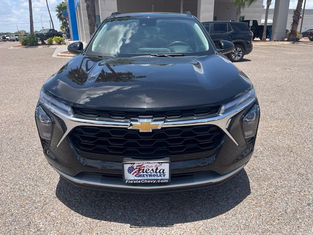 Used 2025 Chevrolet Trax LT w/ Driver Confidence Package FWD image 2
