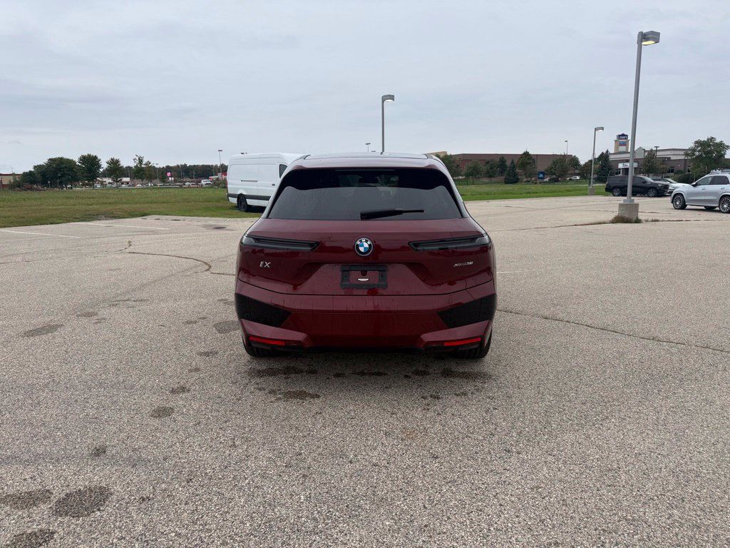 Used 2024 BMW iX xDrive50 w/ Sport Package AWD/4WD image 4