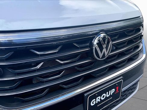 Used 2025 Volkswagen Atlas Cross Sport SEL AWD/4WD image 32