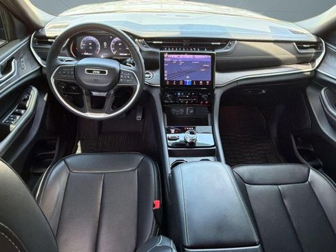 Certified 2025 Jeep Grand Cherokee L Limited w/ Luxury Tech Group II AWD/4WD image 16