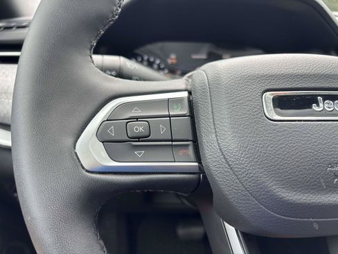 Used 2024 Jeep Compass Latitude w/ Sun and Sound Group AWD/4WD image 15