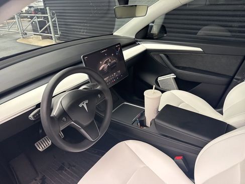 Used 2022 Tesla Model Y Performance image 4