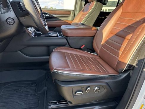 Used 2023 GMC Yukon Denali Ultimate image 22