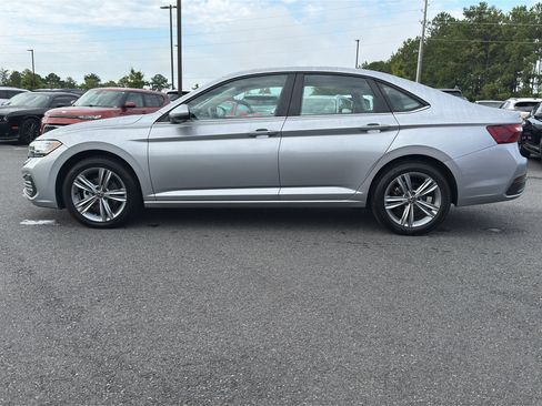 Used 2024 Volkswagen Jetta SE FWD image 5