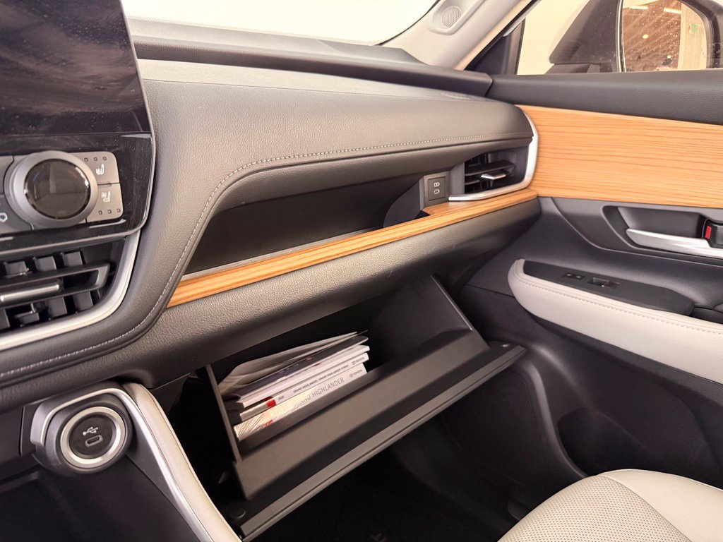 Certified 2026 Toyota Grand Highlander AWD image 30