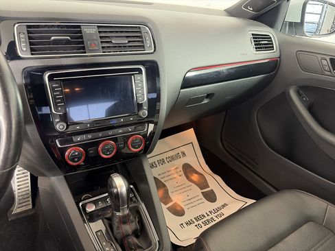 Used 2017 Volkswagen Jetta GLI image 4