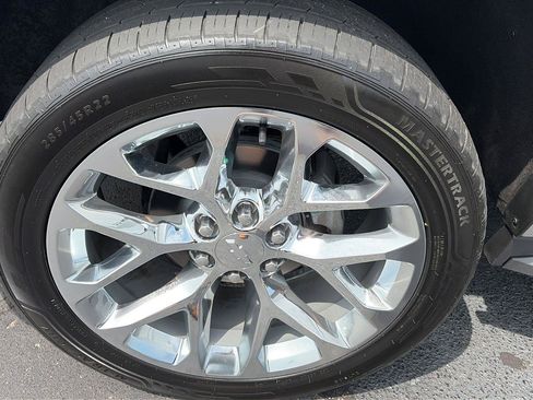 Used 2018 Chevrolet Tahoe LT AWD/4WD image 40