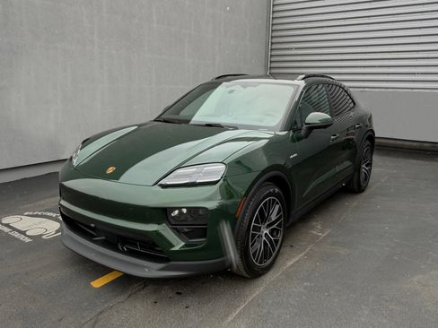 New 2026 Porsche Macan 4 Electric image 26