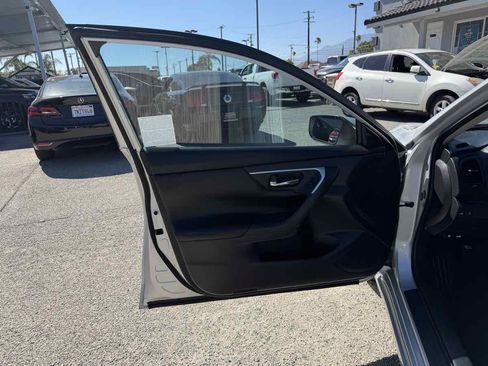 Used 2017 Nissan Altima 2.5 SV FWD image 5
