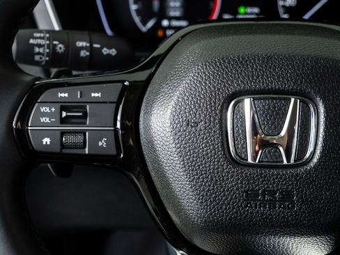 Used 2025 Honda Pilot EX-L image 9