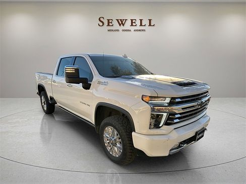 Used 2022 Chevrolet Silverado 2500 High Country w/ Safety Package II image 4