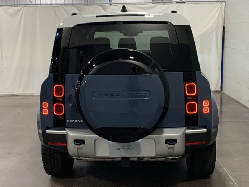 Used 2025 Land Rover Defender 110 S image 8