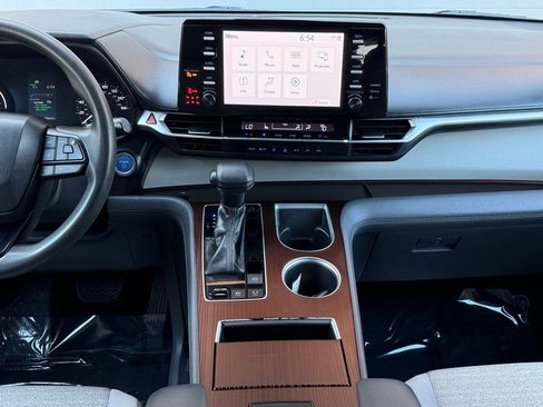 Used 2022 Toyota Sienna LE image 29