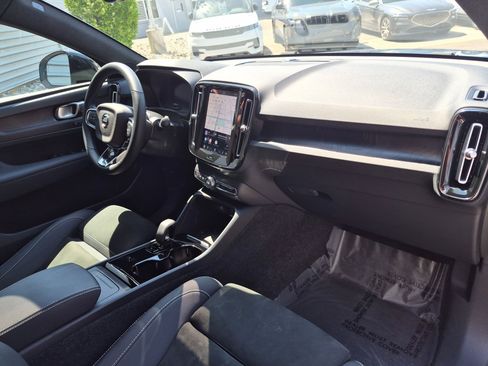 Used 2023 Volvo C40 P8 Recharge Plus w/ Climate Package AWD/4WD image 30