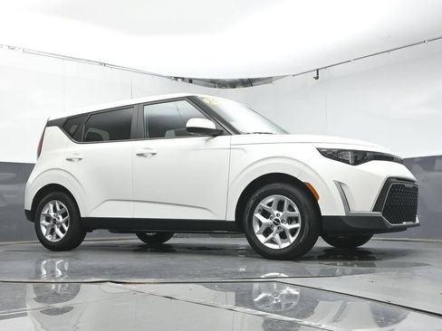 Used 2024 Kia Soul LX w/ Option Group 015 FWD image 32