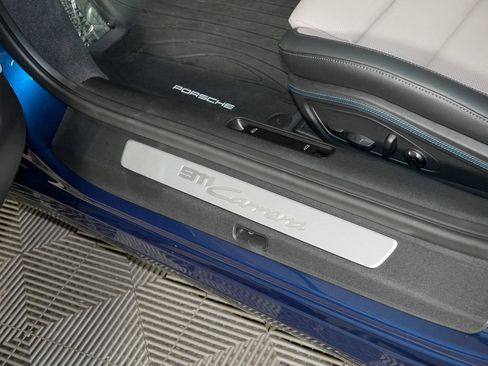 Certified 2025 Porsche 911 Carrera RWD image 23