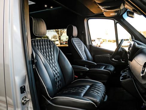 Used 2023 Mercedes-Benz Sprinter 3500 image 49