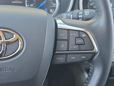 Used 2021 Toyota Highlander XLE FWD image 23