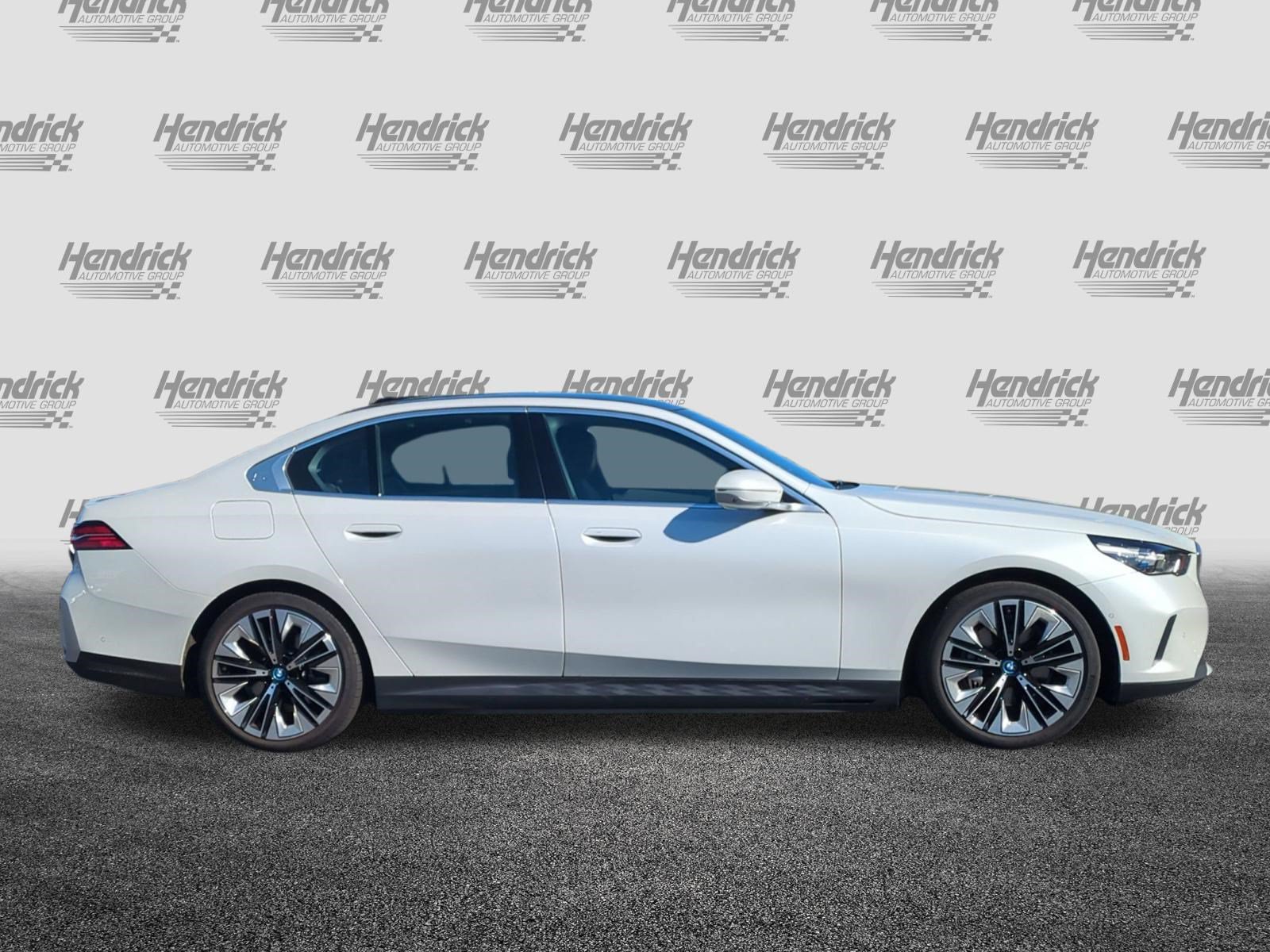 Used 2024 BMW i5 eDrive40i w/ Executive Package RWD image 11