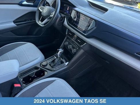 Used 2024 Volkswagen Taos SE w/ Panoramic Sunroof Package AWD/4WD image 18