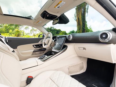 Used 2025 Mercedes-Benz AMG GT 63 image 8