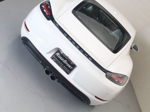 Used 2022 Porsche 718 Cayman RWD image 8
