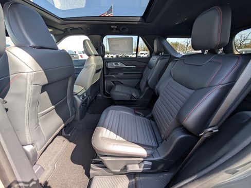 New 2026 Ford Explorer ST-Line image 12