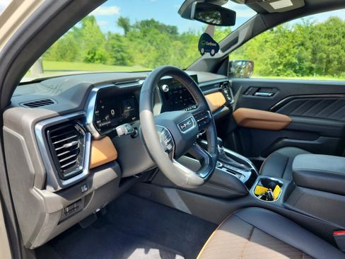 Certified 2024 GMC Canyon AT4 w/ AT4 Premium Package AWD/4WD image 14