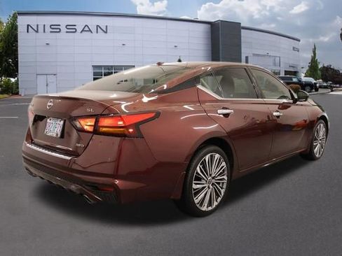 Used 2023 Nissan Altima 2.5 SL image 2