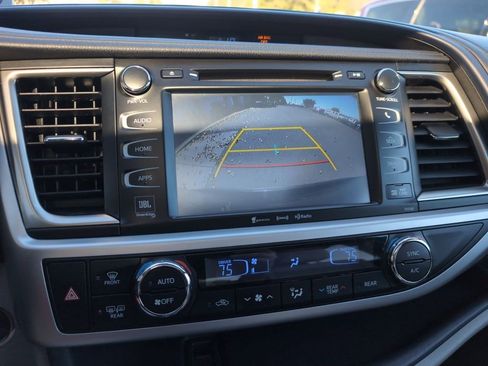 Used 2016 Toyota Highlander Limited image 24