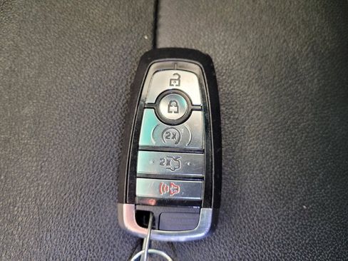Used 2018 Ford Explorer XLT w/ Equipment Group 202A FWD image 32