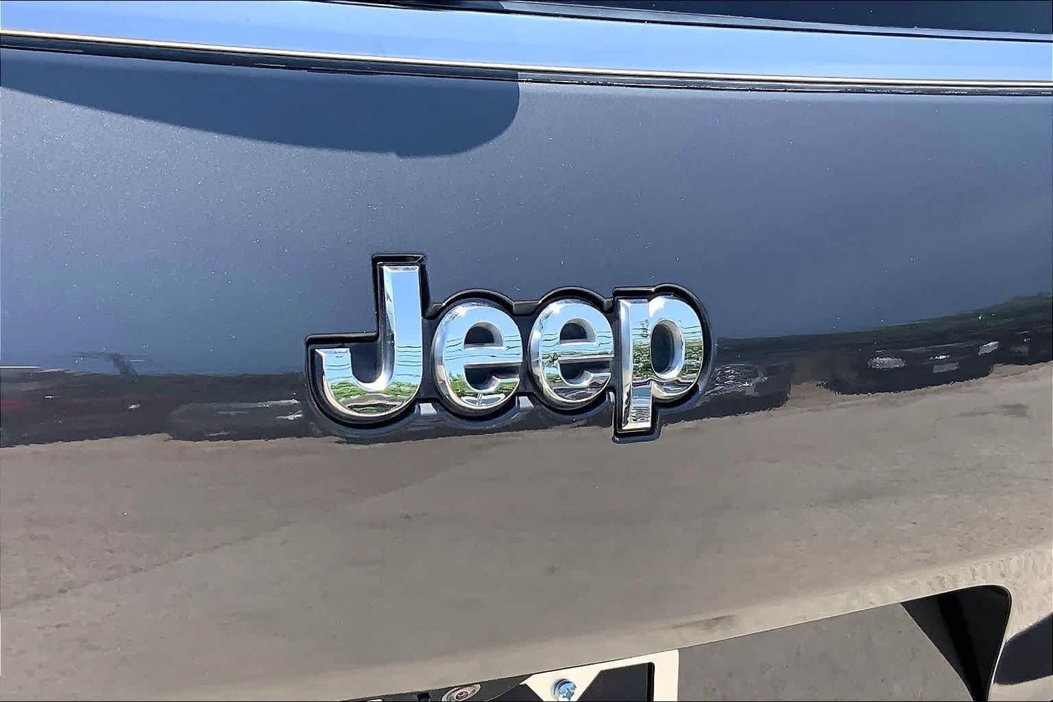 Used 2023 Jeep Grand Cherokee L Limited w/ Luxury Tech Group II RWD image 30