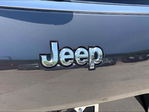 Used 2023 Jeep Grand Cherokee L Limited w/ Luxury Tech Group II RWD image 30
