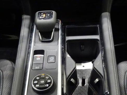 Used 2024 Nissan Pathfinder SV image 38