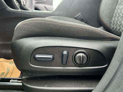 Used 2024 Chevrolet Equinox LT image 16