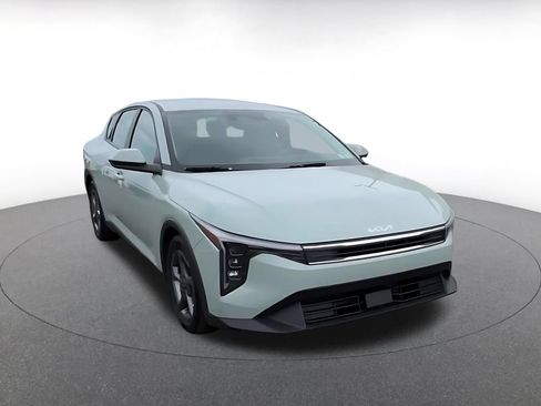 Used 2025 Kia K4 FWD image 3