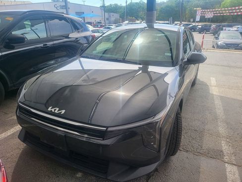 Used 2025 Kia K4 LXS image 3