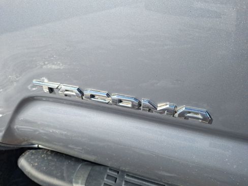 Used 2017 Toyota Tacoma SR5 image 15