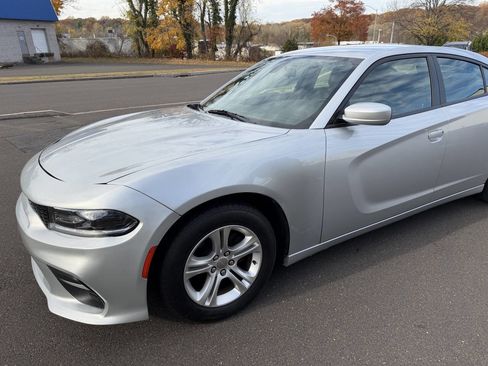 Used 2019 Dodge Charger SXT w/ Leather Interior Group image 3