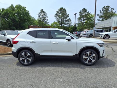 New 2025 Volvo XC40 B5 Core w/ Climate Package image 2